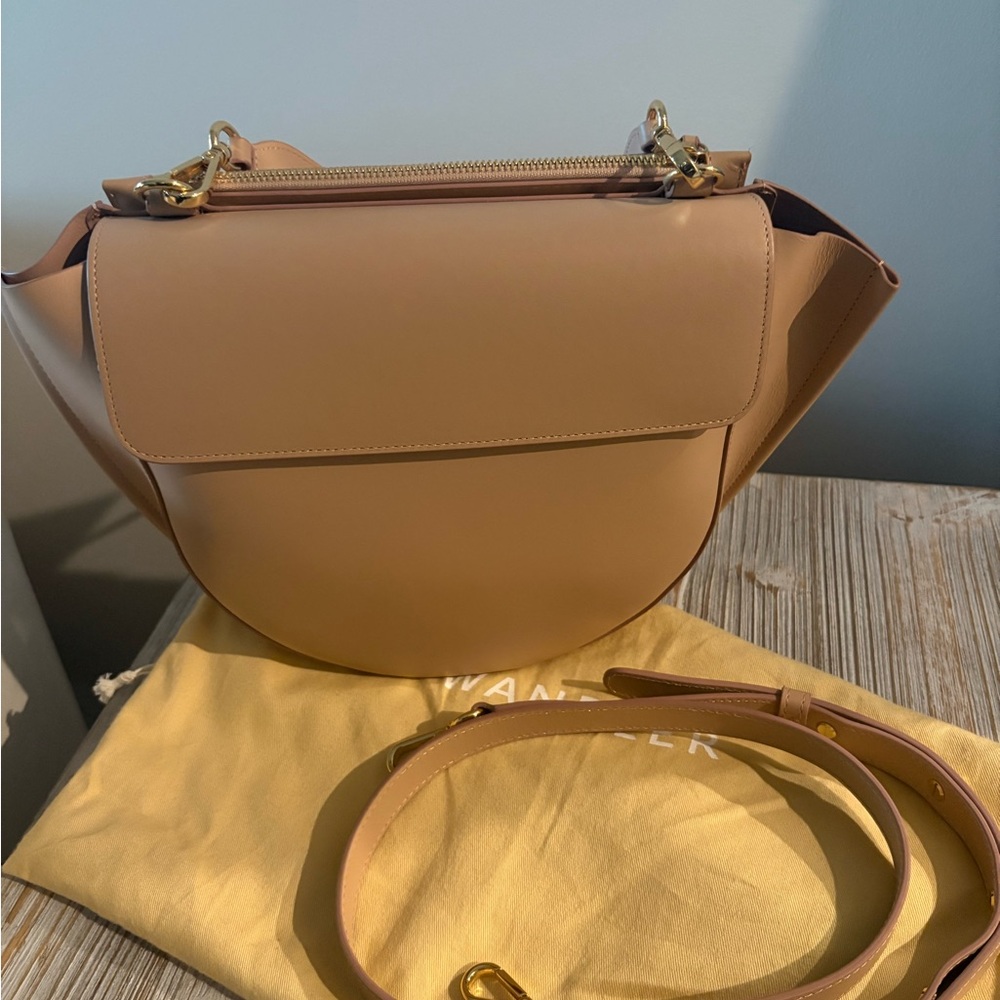 Wander Soft Pink Crossbody/Hand Bag | Leather | 💯 Authentic | Gold Accents